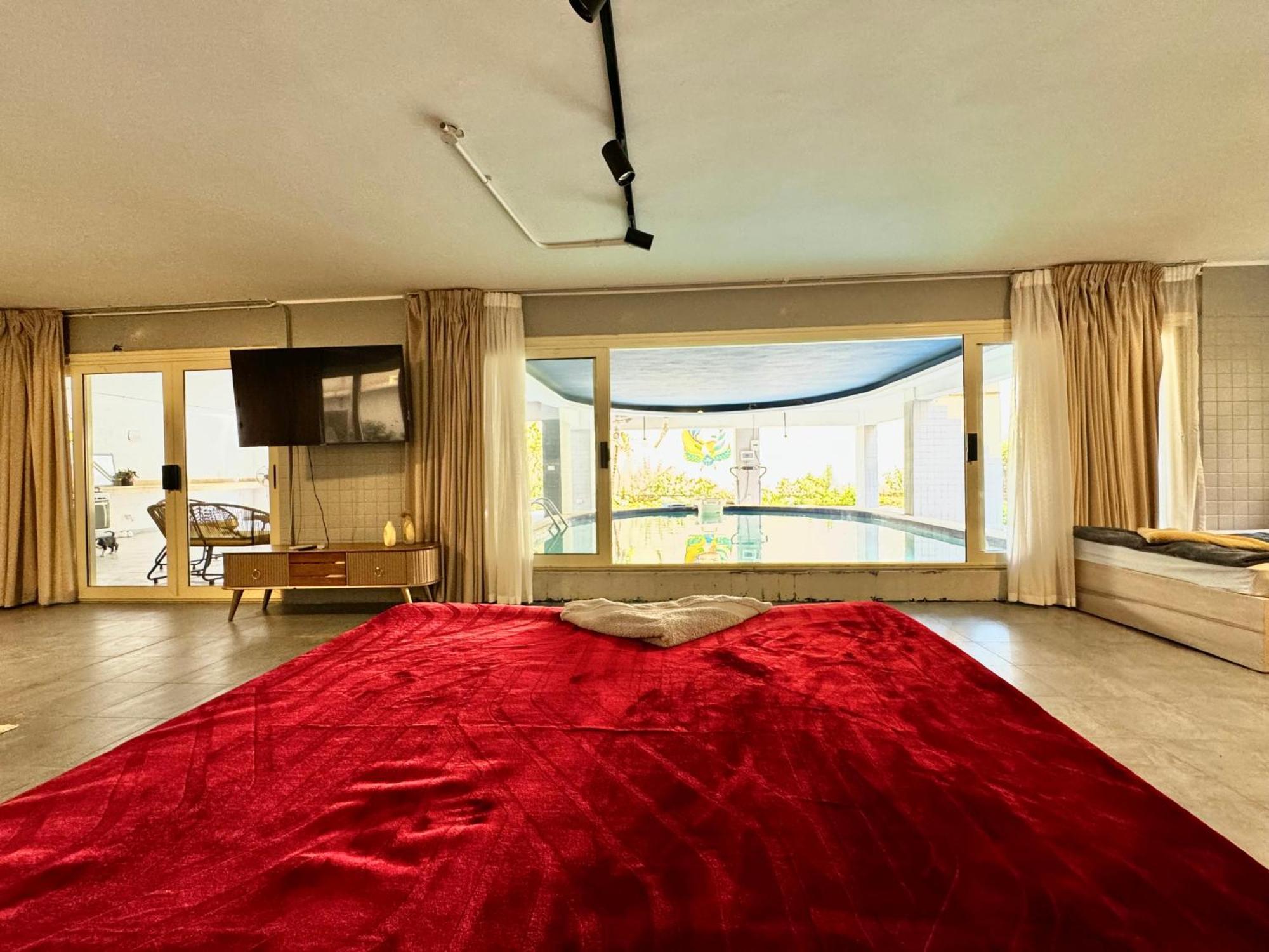 Charming With Private Pool In New *